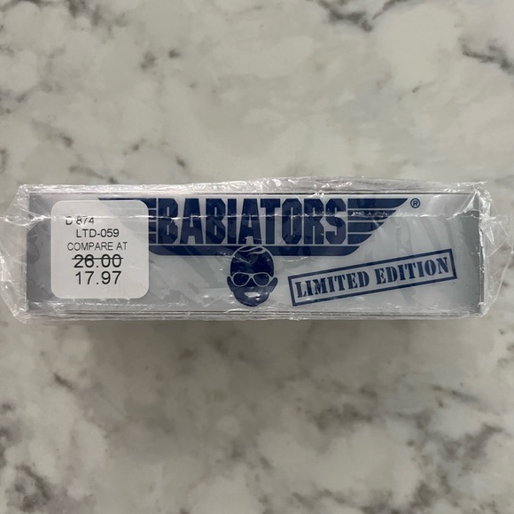 Babiators Kids Sunglasses with Rainbow Design - Picture 3 of 8